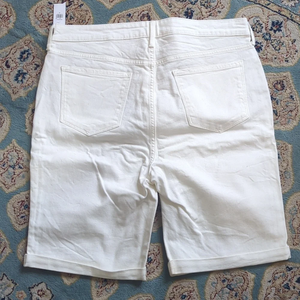 Women's Old Navy High Rise Bermuda Shorts NWT - Picture 5 of 7